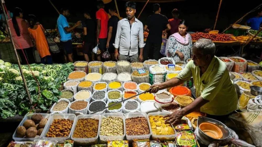 GST Rate Cuts: बिस्कुट-साबुन के छोटे पैकेट नहीं होंगे सस्ते, एफएमसीजी कंपनियां सीधे राहत देने में असमर्थ || Kashi Ke Awaz