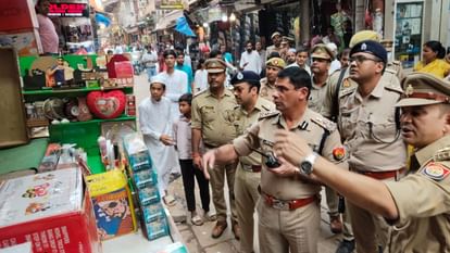 Kashi Ki Aawaz | वाराणसी में अवैध पटाखों के भंडारण के खिलाफ चलाया अभियान, दुकानदारों को दी गई चेतावनी