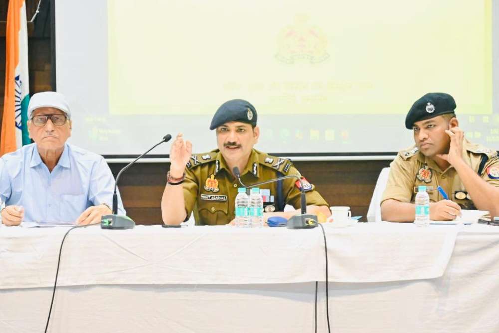 पुलिस आयुक्त कमिश्नरेट वाराणसी श्री मोहित अग्रवाल द्वारा पुलिस पेंशनर्स की गोष्ठी कर तीन नए कानून एवं साइबर अपराध के सम्बन्ध में किया गया जागरूक । || KashiKiAawaz