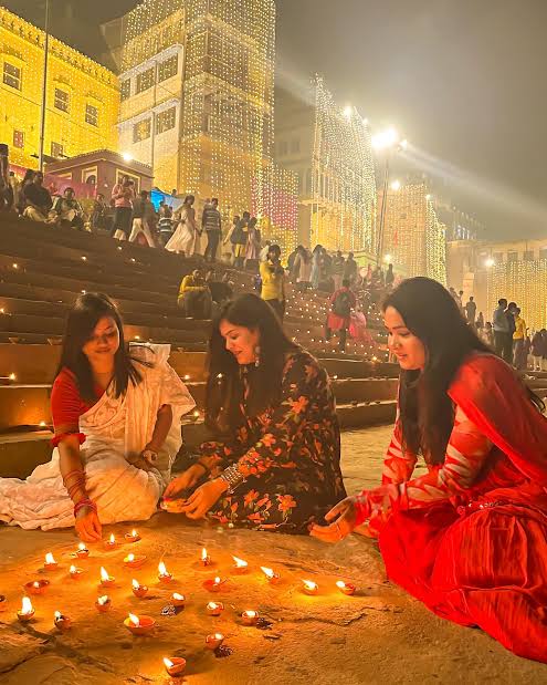 देव दीपावली : शाम 5 बजे जलेगा पहला दीप, सवा 6 बजे से होगा 3D लेजर शो, 8 बजे से लीजिये भव्य ग्रीन आतिशबाजी का नज़ारा || KashiKiAawaz