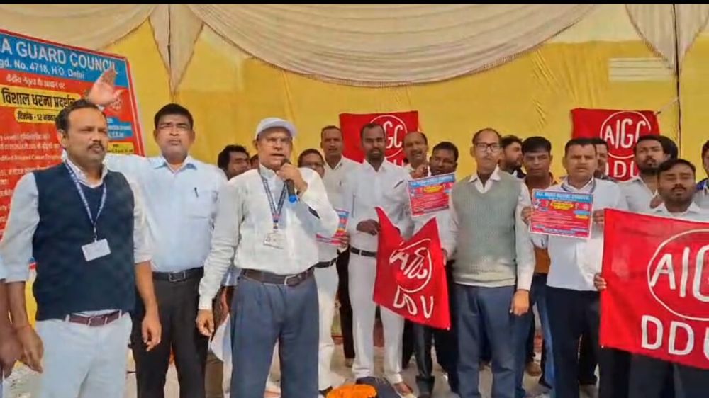 Kashi Ki Aawaz || चंदौली ब्यूरो ट्रेन मैनेजरों का देशव्यापी धरना ऑल इंडिया गार्ड काउंसिल की लंबित मांगों को लेकर प्रदर्शन