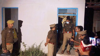 Kashi Ki Aawaz | नशीले कफ सिरप की 30 हजार शीशियां जब्त, ई-रिक्शा चार्जिंग सेंटर में छापा मारकर एसआईटी ने की कार्रवाई