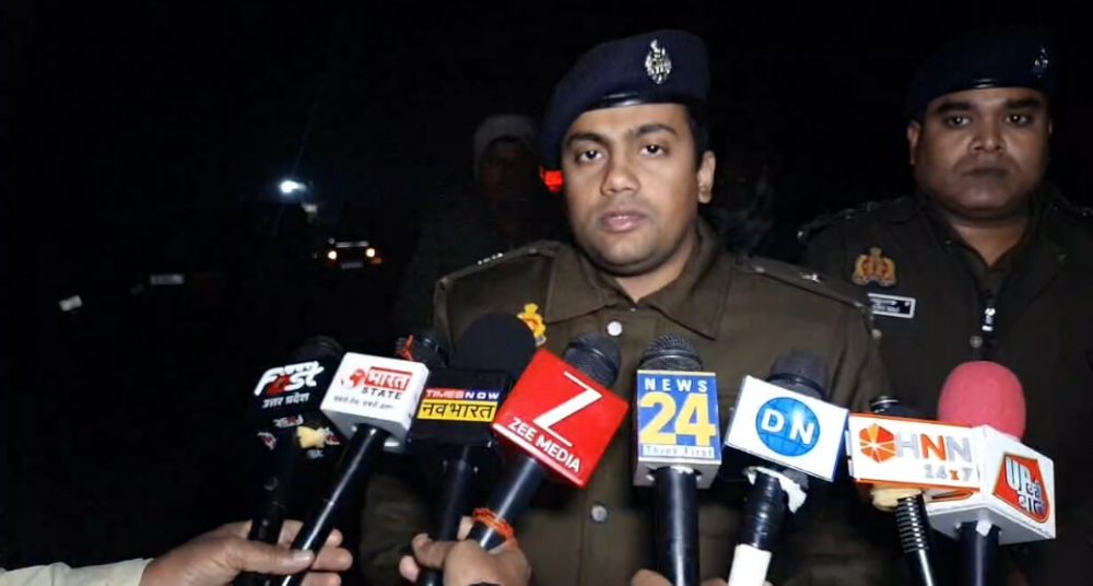 Kashi Ki Aawaz || जमीनी विवाद में किसान को गोली मारकर किया गंभीर रूप से घायल, वाराणसी ट्रॉमा सेंटर रेफर