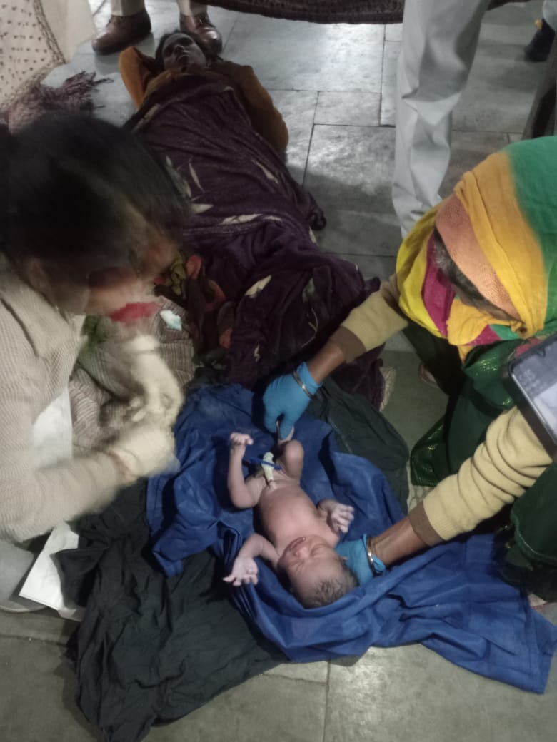 Kashi Ki Aawaz || ऑपरेशन मातृ शक्ति के तहत आरपीएफ की “मेरी सहेली” टीम ने कराया सुरक्षित प्रसव