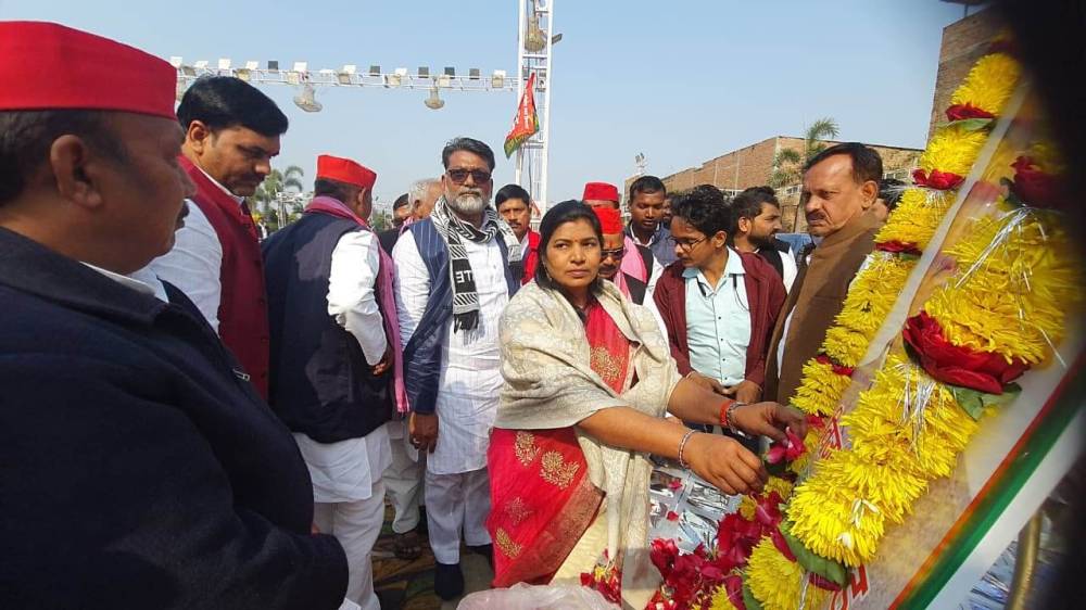 Kashi Ki Aawaz || चंदौली यूपी सपा के बीएलए सम्मान समारोह में भाजपा पर सपा सांसदों ने बोला हमला