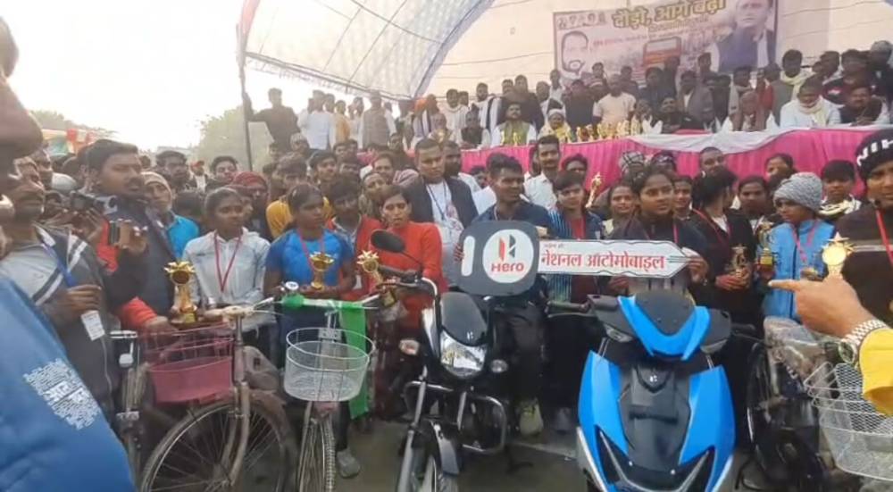 Kashi Ki Aawaz || युवाओं के जोश से गूंजा चंदौली, महादौड़ प्रतियोगिता–2026 का भव्य आयोजन