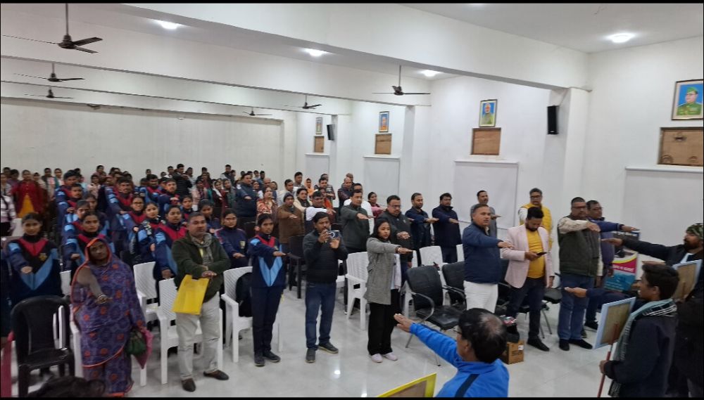 Kashi Ki Aawaz | राष्ट्रीय सड़क सुरक्षा माह कार्यक्रम में एआटीओ ने दिलाई एमवी एक्ट पालन की शपथ