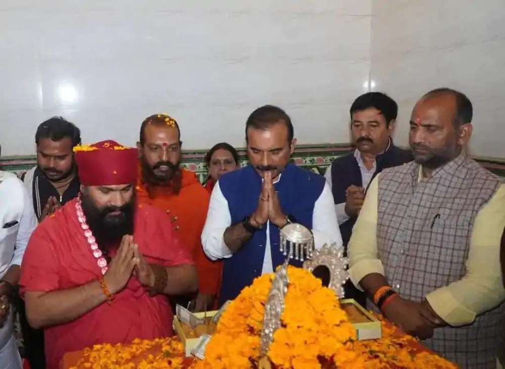 Kashi Ki Aawaz | धानापुर में संत समागम बना सियासी चर्चा का केंद्र, विरोधी नेताओं की मंच साझा करने से अटकलें तेज