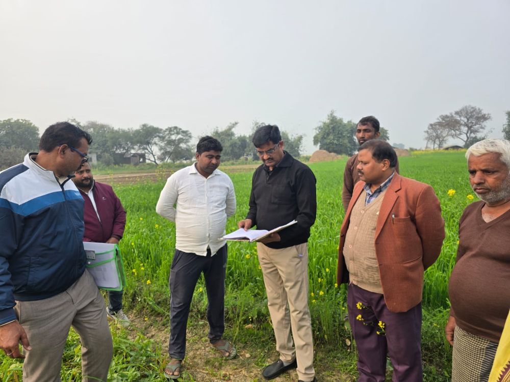संयुक्त कृषि निदेशक का चंदौली दौरा, योजनाओं की प्रगति पर सख्त निर्देश || KashiKiAawaz