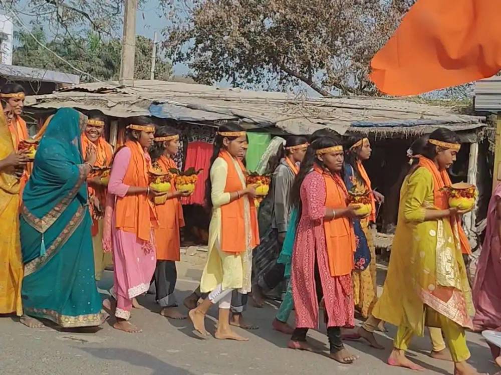 Kashi Ki Aawaz | गुरेहू में प्राचीन हनुमान मंदिर की मूर्ति का अनावरण, कलश यात्रा में उमड़ा श्रद्धा का सैलाब