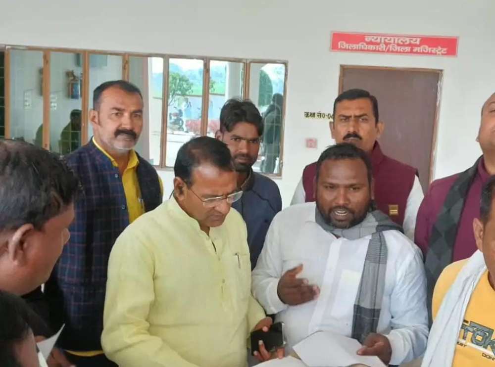 फोरलेन निर्माण से नदियों की चौड़ाई घटी, किसानों ने जताई बाढ़ की आशंका || KashiKiAawaz