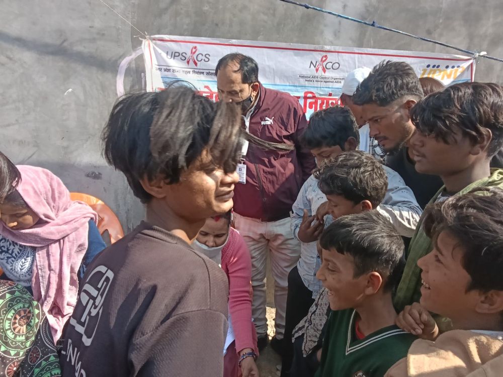 Kashi Ki Aawaz | डोमन बस्ती में स्वास्थ्य जांच व एचआईवी जागरूकता शिविर, 89 की जांच—एक की पुष्टि पॉजिटिव