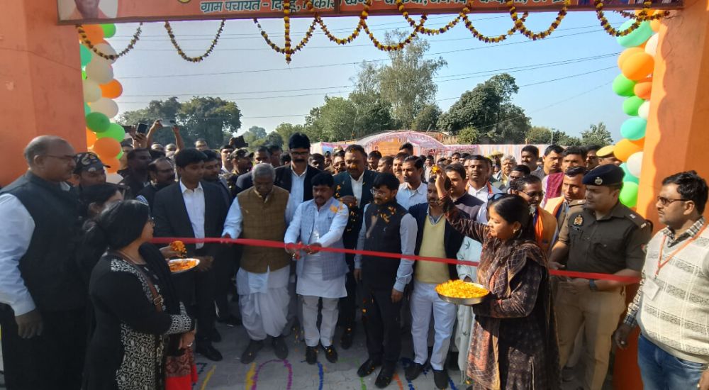 में ‘जीरो पॉवर्टी कॉलोनी’ का उद्घाटन: 20 वनवासी परिवारों को मिली मुख्यमंत्री आवास की चाबी || KashiKiAawaz