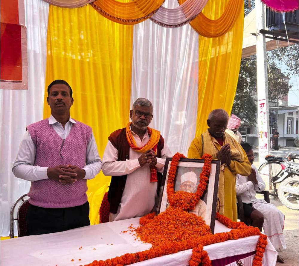 Kashi Ki Aawaz | निःशुल्क नेत्र शिविर में 21 मरीजों का मोतियाबिंद ऑपरेशन, सैकड़ों को जांच-चश्मे का लाभ