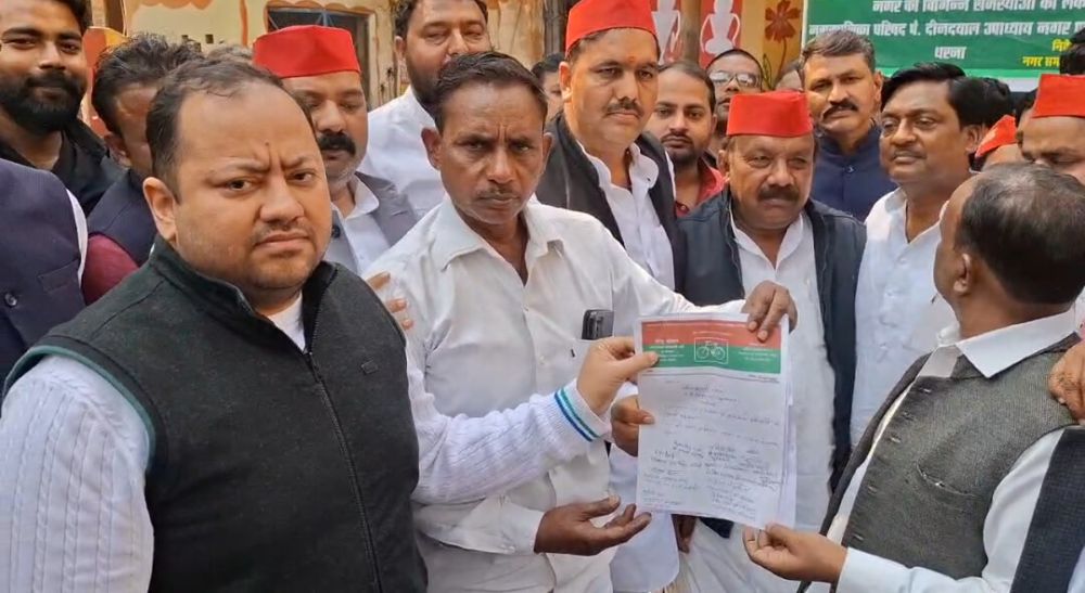 मुगलसराय में सपा का एकदिवसीय धरना, जनसमस्याओं पर एसडीएम को सौंपा ज्ञापन। || KashiKiAawaz