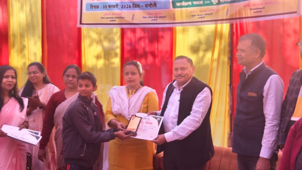 मीना मंच बाल उत्सव में निखरी बच्चों की प्रतिभा, 10 छात्र-छात्राएं मंडल स्तर के लिए चयनित। || KashiKiAawaz