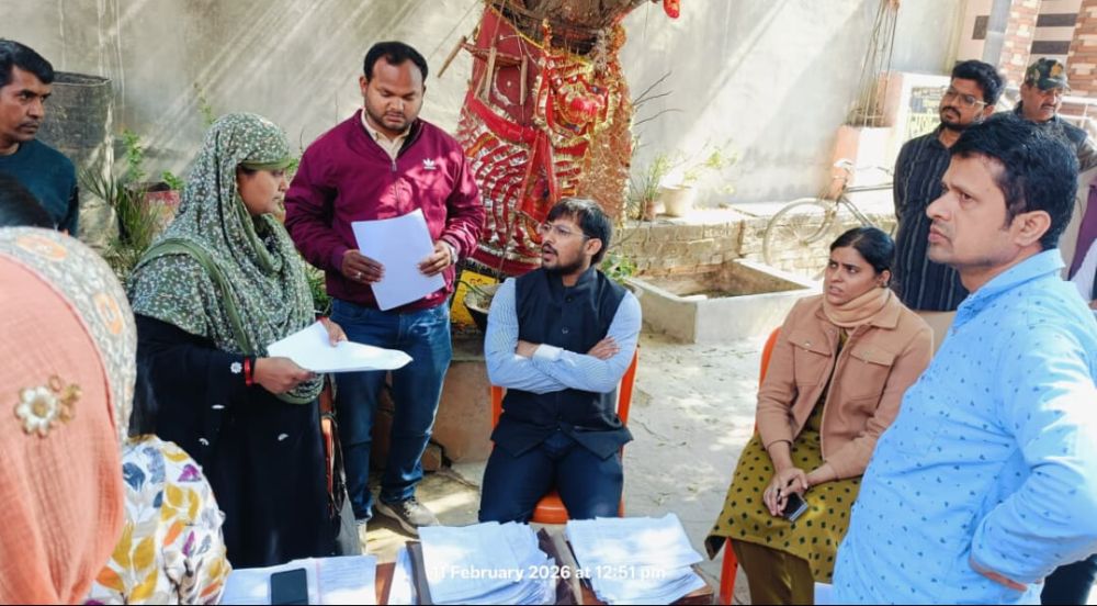 सैयदराजा विधानसभा के बूथों का डीएम ने किया निरीक्षण, बीएलओ को त्रुटिरहित SIR कार्य के निर्देश। || KashiKiAawaz