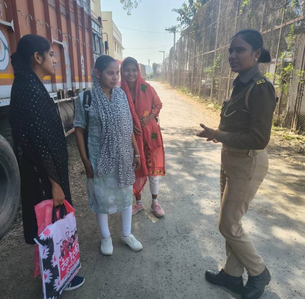 Kashi Ki Aawaz | चंदौली में ‘मिशन शक्ति’ फेज-5.0 के तहत जागरूकता अभियान,।