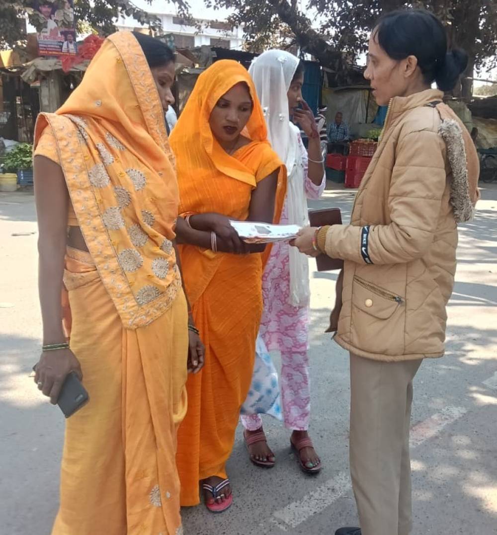 चंदौली: मिशन शक्ति फेज-5.0 के तहत महिलाओं की सुरक्षा व सशक्तिकरण को लेकर चला विशेष जागरूकता अभियान || KashiKiAawaz