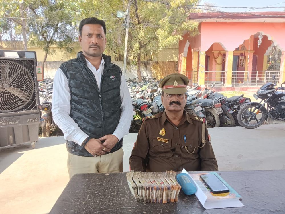 अलीनगर पुलिस ने ऑपरेशन त्रिनेत्र के तहत गुम हुए 2.20 लाख रुपये वापस कराए || KashiKiAawaz