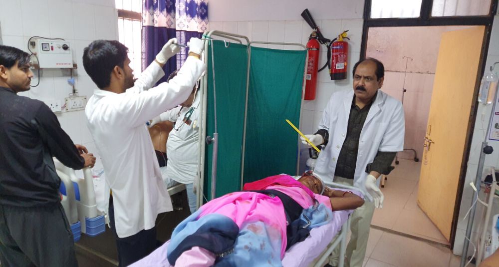 Kashi Ki Aawaz | चकिया में तेज रफ्तार का कहर: ऑटो पलटकर पिकअप से टकराया, एक की मौत, मासूम समेत चार घायल।