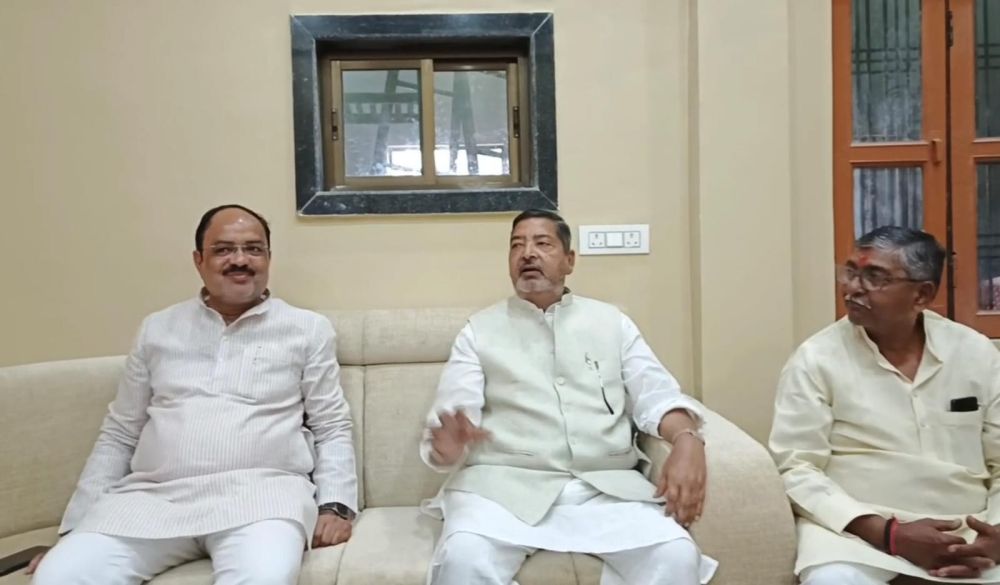 सपा सांसद वीरेंद्र सिंह ने कानून व्यवस्था पर साधा निशाना भाजपा सरकार पर अपराधियों को संरक्षण देने का आरोप। || KashiKiAawaz