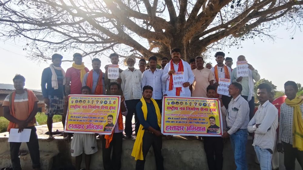 चिकित्सकों  की मांग को लेकर राष्ट्रीय  नव निर्माण संघर्ष समिति ने चलाया हस्ताक्षर अभियान, लोगों ने दिया भरपूर समर्थन। || KashiKiAawaz