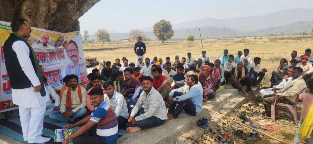 पटवध बसुहारी मार्ग का जल्द हो निर्माण संदीप मिश्र। || KashiKiAawaz