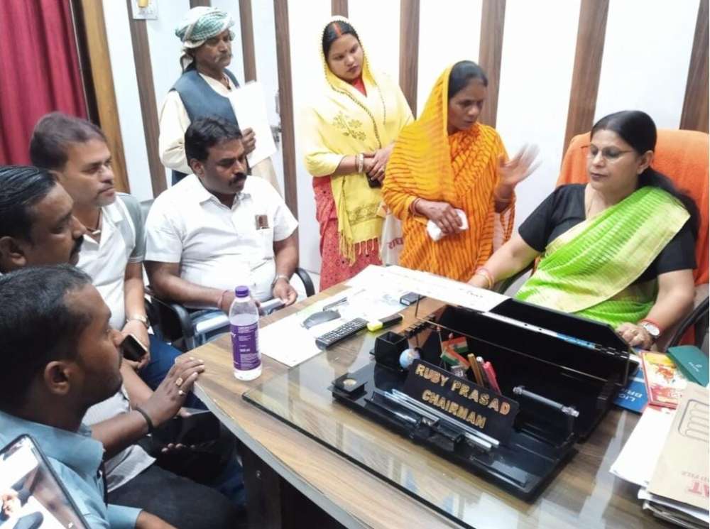 सोनभद्र : समाधान दिवस सम्भव का आयोजन: 23 शिकायतों का निस्तारण। || KashiKiAawaz