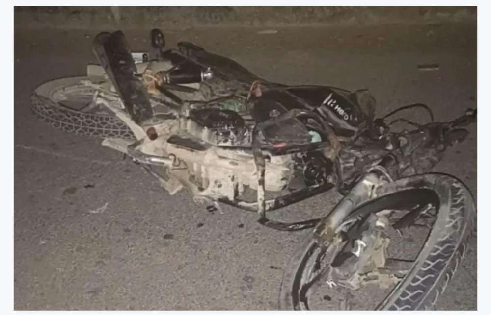 सड़क हादसे में दो सगे भाइयों की मौत, बाजार में शोक की लहर। || KashiKiAawaz