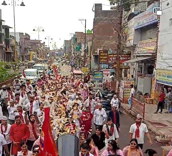 झूलेलाल जयंती पर उमड़ा आस्था का सैलाब, शोभायात्रा में गूंजे जयकारे। || KashiKiAawaz