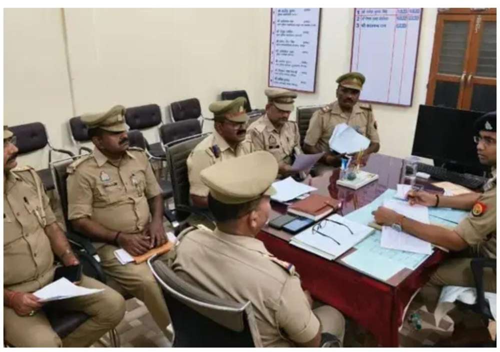 सोनभद्र: क्षेत्राधिकारी ने किया ओबरा थाने पर समीक्षा। || KashiKiAawaz