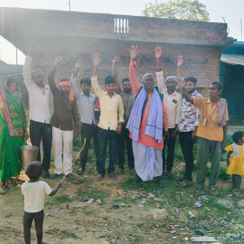 फ़्लोरोसिस  प्रभावित क्षेत्रों में हर घर नल योजना फ्लाप, ग्रामीणों ने किया जोरदार प्रदर्शन। || KashiKiAawaz