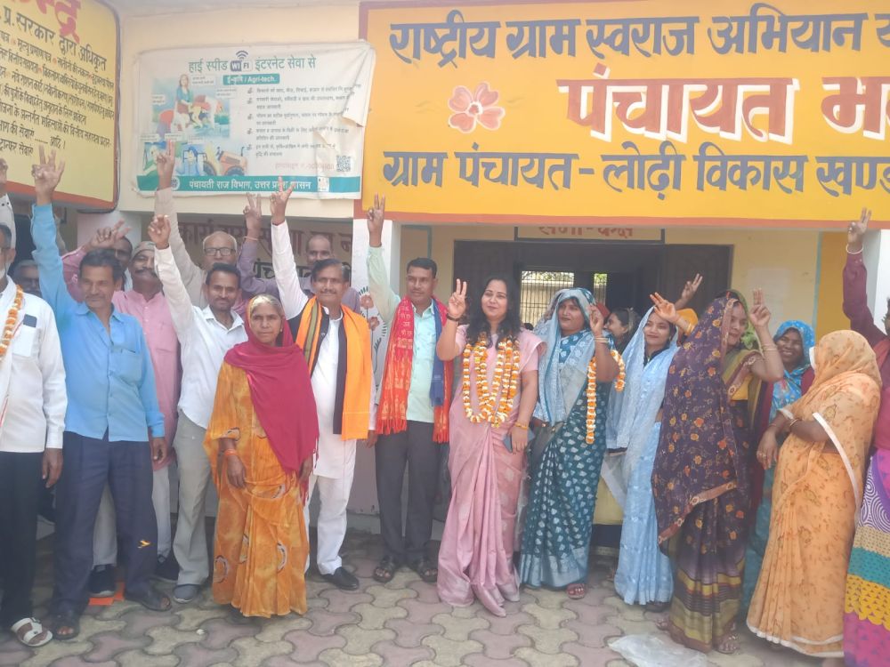 Kashi Ki Aawaz | लोढी ग्राम पंचायत में नवनिर्वाचित  जिला मंत्री प्रमिला जायसवाल और ग्राम प्रधान का भव्य स्वागत।
