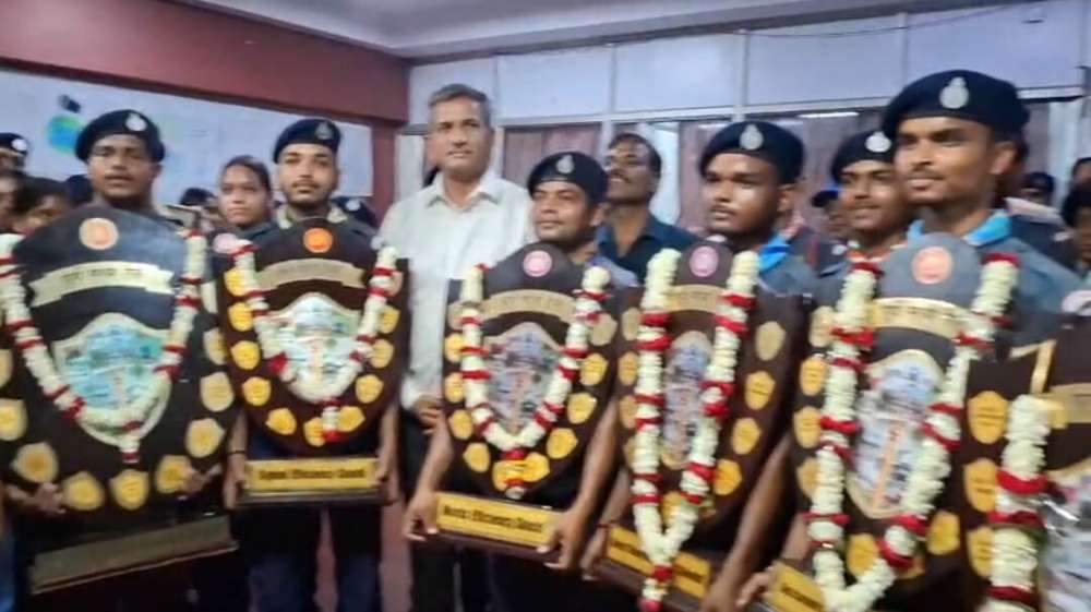 डीडीयू मंडल बना 'सर्वश्रेष्ठ', पूर्व मध्य रेल में मिला सम्मान। || KashiKiAawaz