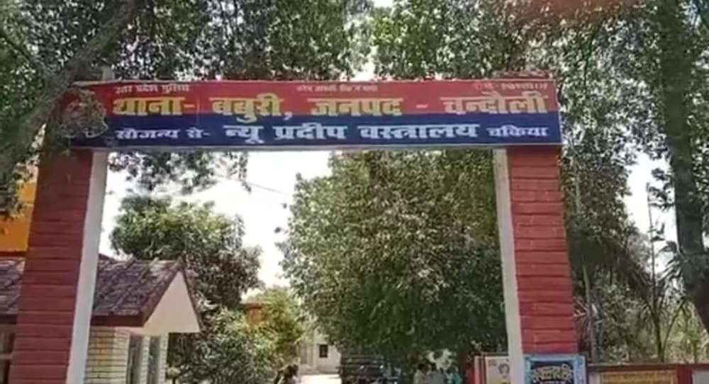 बबुरी में 50 बीघा गेहूं की फसल जली ग्रामीणों ने कड़ी मशक्कत से आग पर पाया काबू। || KashiKiAawaz